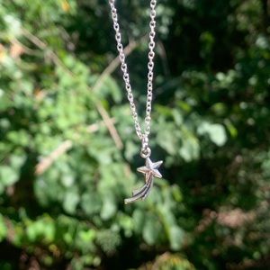 Shooting star pendant necklace